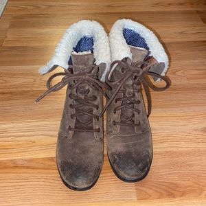 Ugg wedge snow boots